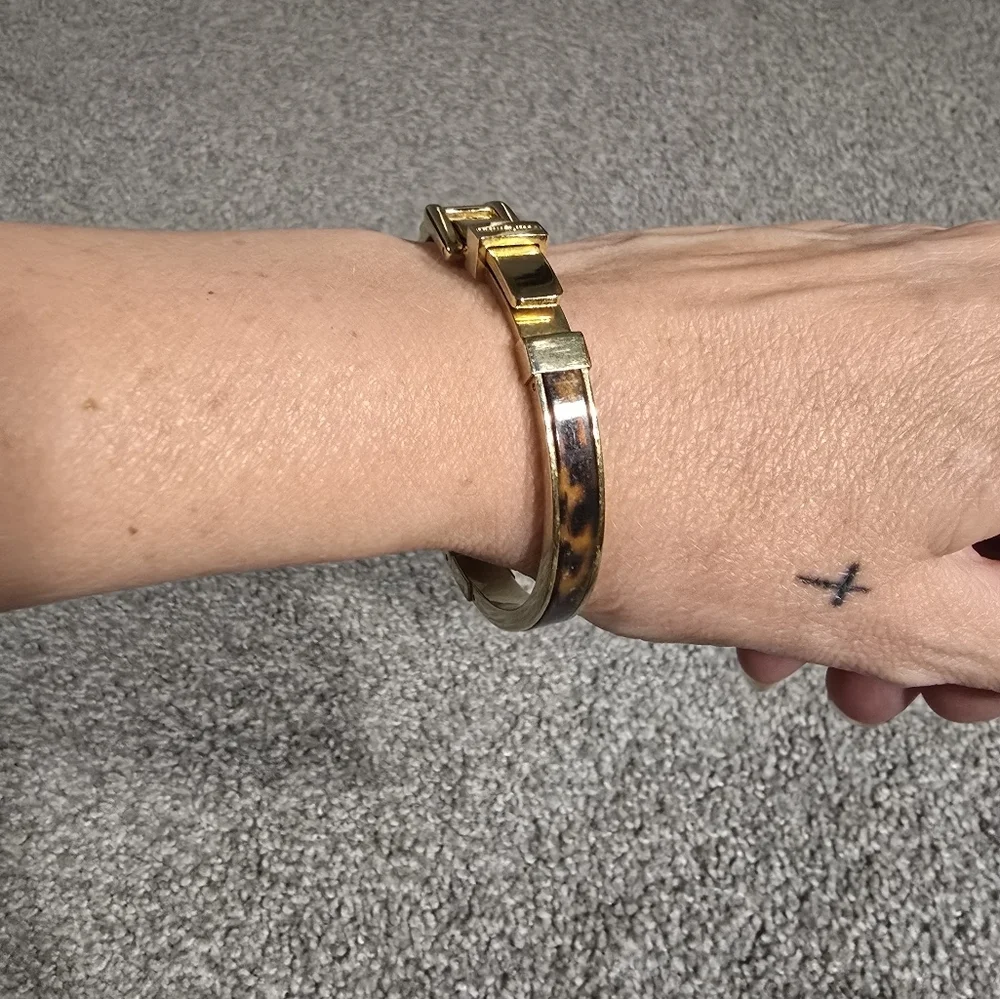 Michael Kors Bedford Buckle Bangle Bracelet Tortoise Classic